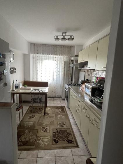 Apartament cu 4 camere decomandat în Central