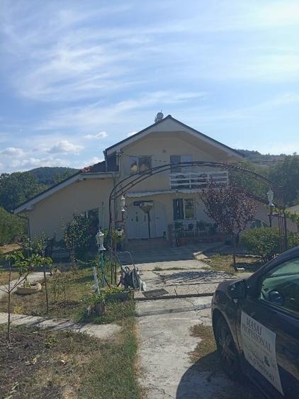 Casă individuală cu 5 camere cu Canalizare în Malovăț