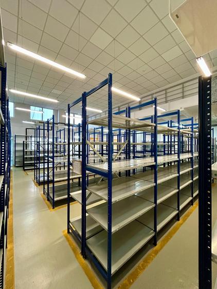 Spațiu industrial, de 320 mp, în Vest