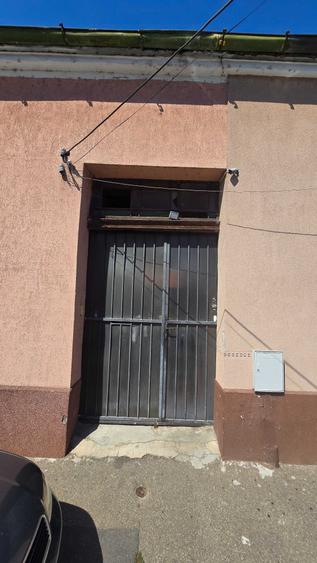 Casă cu 2 camere cu Teren 80 Mp în Central