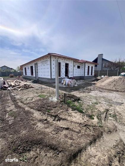Casă cu 3 camere cu Teren 350 Mp în Ghiroda