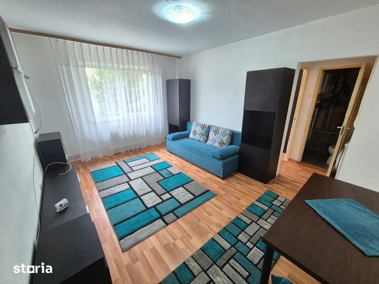 Apartament cu 2 camere semidecomandat, mobilat în Florilor