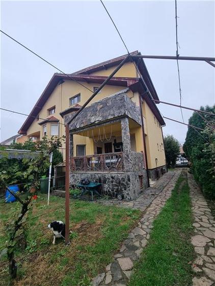 Casă cu 8 camere cu Garaj în Sâncraiu de Mureș