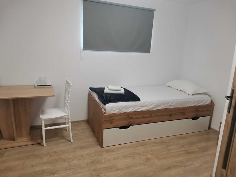 Casă cu 4 camere cu Teren 300 Mp în Exterior Vest