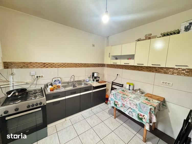 Casă cu 8 camere cu Teren 300 Mp în Ciurea