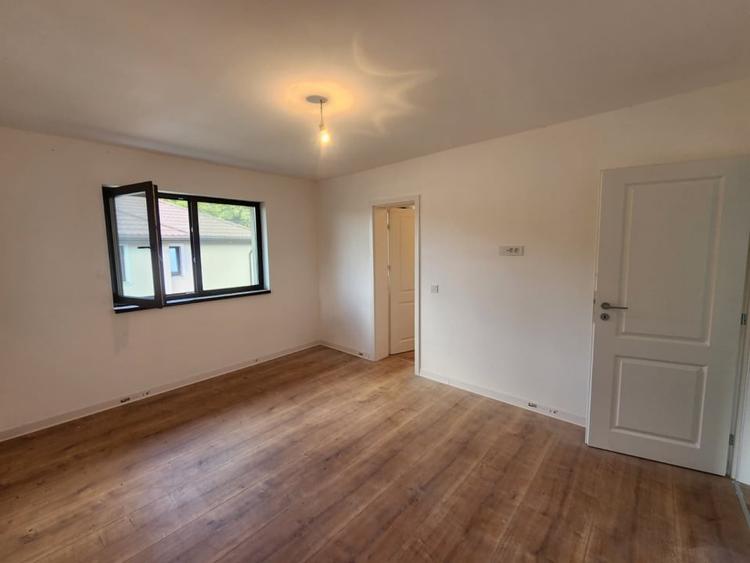 Duplex cu 4 camere cu Canalizare în Miroslava