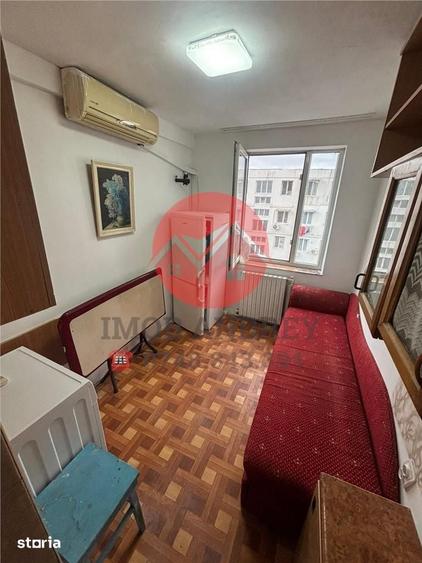 Garsonieră în Vest