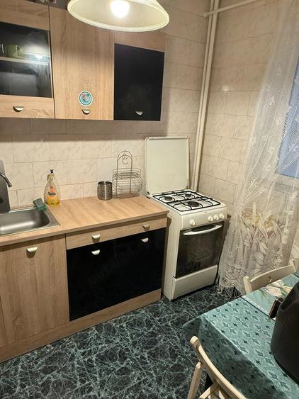 Apartament cu 3 camere decomandat în Tineretului