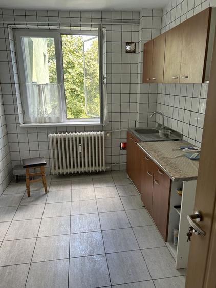 Apartament cu 4 camere nedecomandat în Popoveni