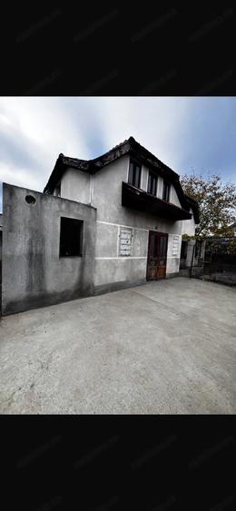 Casă cu 4 camere cu Teren 488 Mp în Plopi