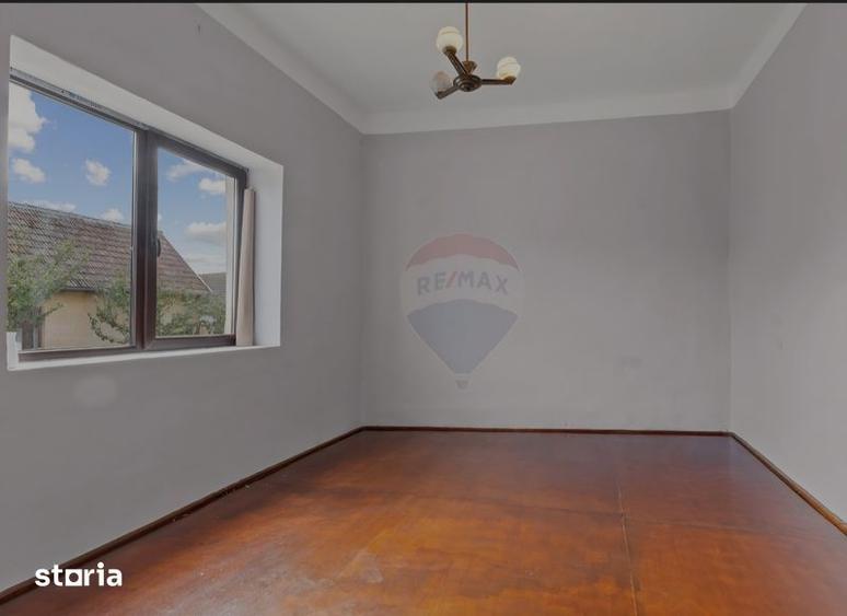 Casă cu 4 camere cu Teren 850 Mp în Central