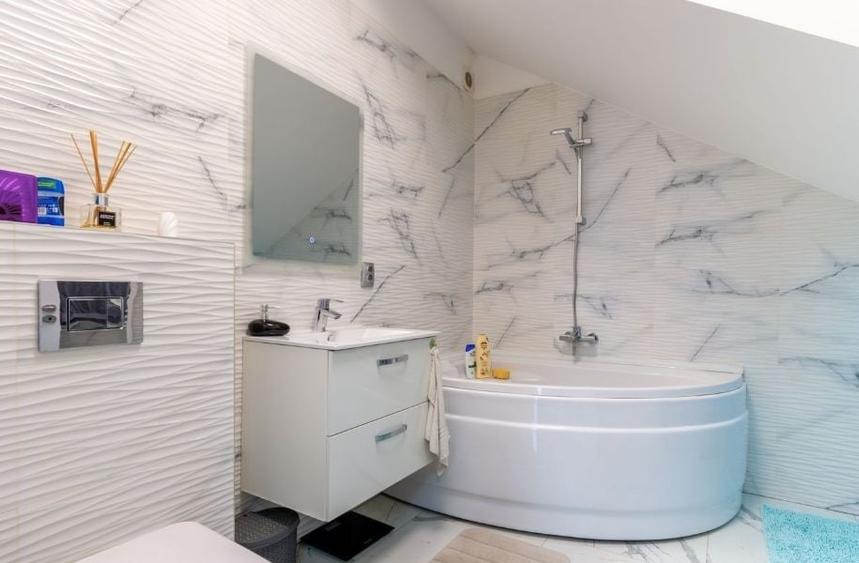 Duplex cu 4 camere cu Canalizare în Florești