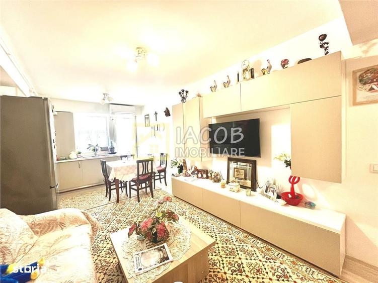 Apartament cu 3 camere semidecomandat, mobilat în Nord