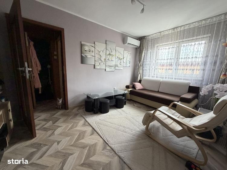 Apartament cu 3 camere semidecomandat în Gemenii