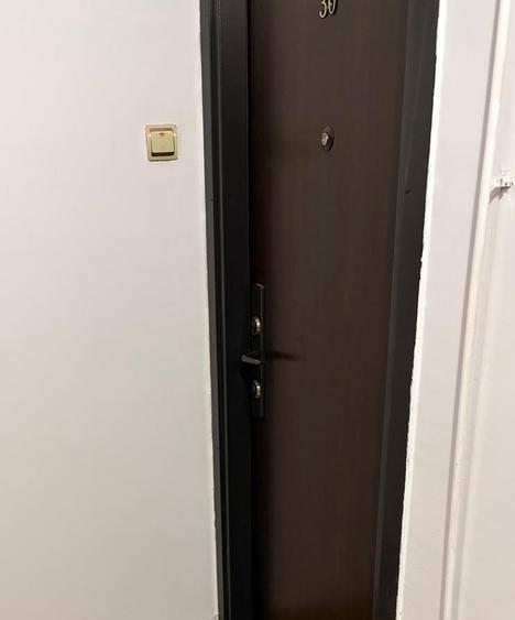Apartament cu 3 camere semidecomandat în Titan