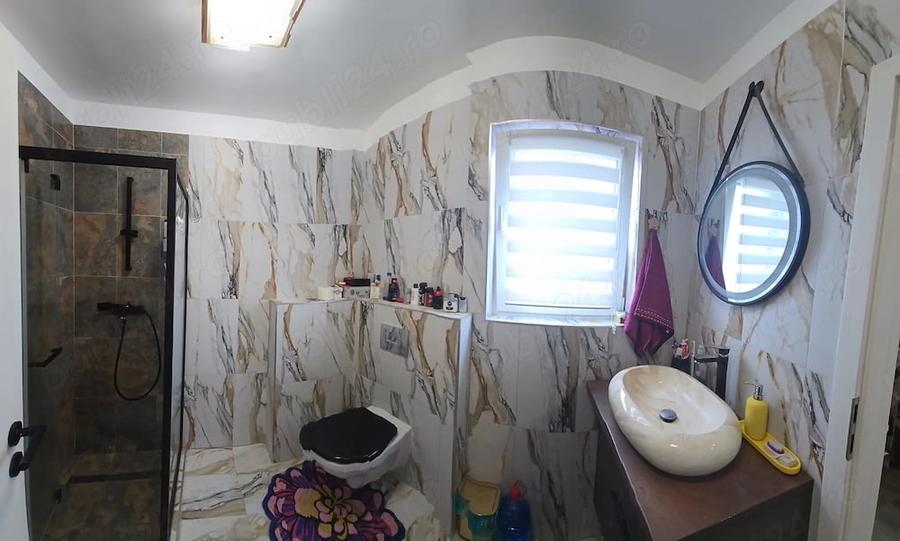 Apartament cu 3 camere semidecomandat în Apărătorii Patriei