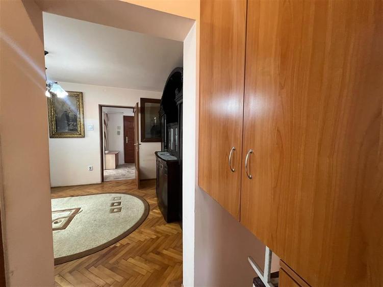 Apartament cu 2 camere semidecomandat în Săsar