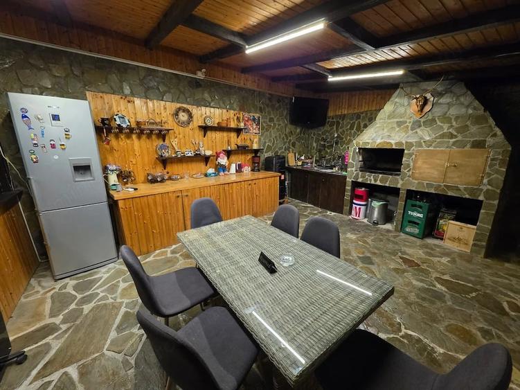 Casă cu 6 camere cu Teren 560 Mp în Central