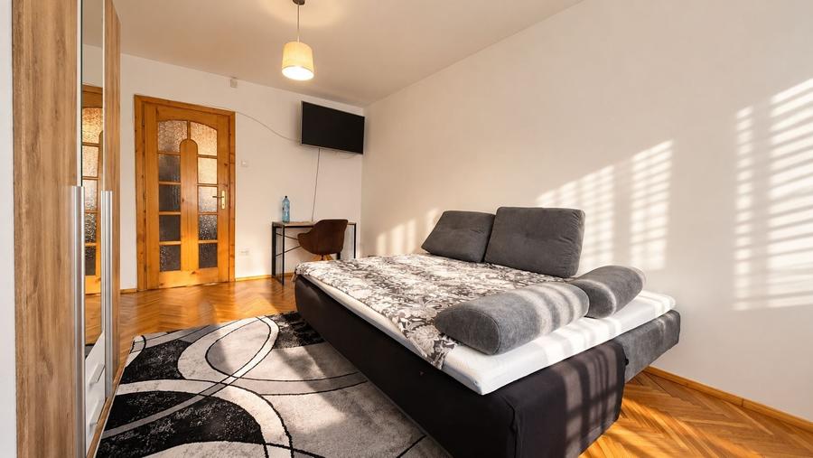 Apartament cu 3 camere decomandat în Bălcescu