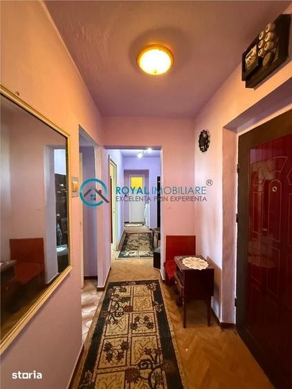 Apartament cu 3 camere decomandat în B-dul București