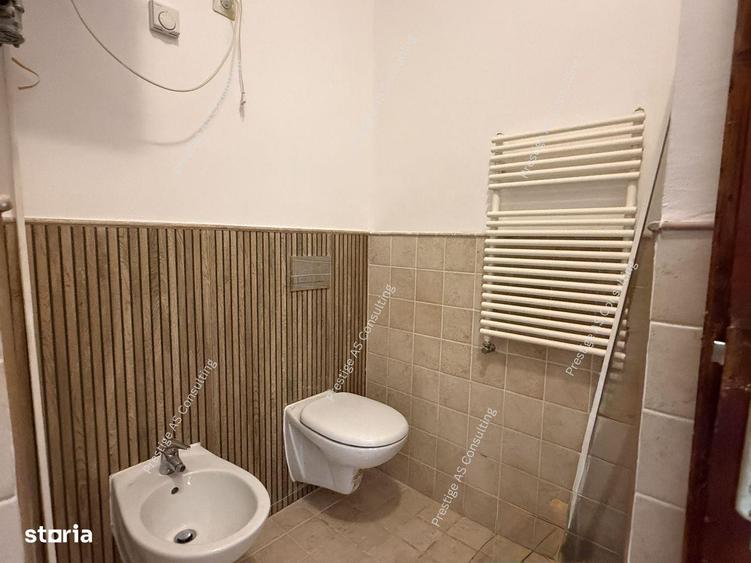 Apartament cu 4 camere, mobilat în P-ța Victoriei