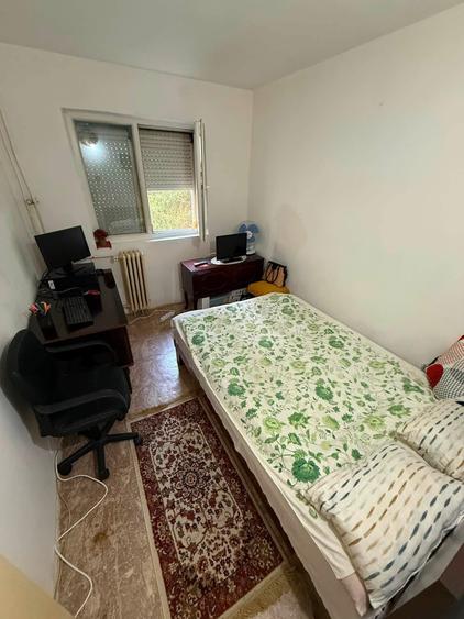 Apartament cu 4 camere semidecomandat în Rovine