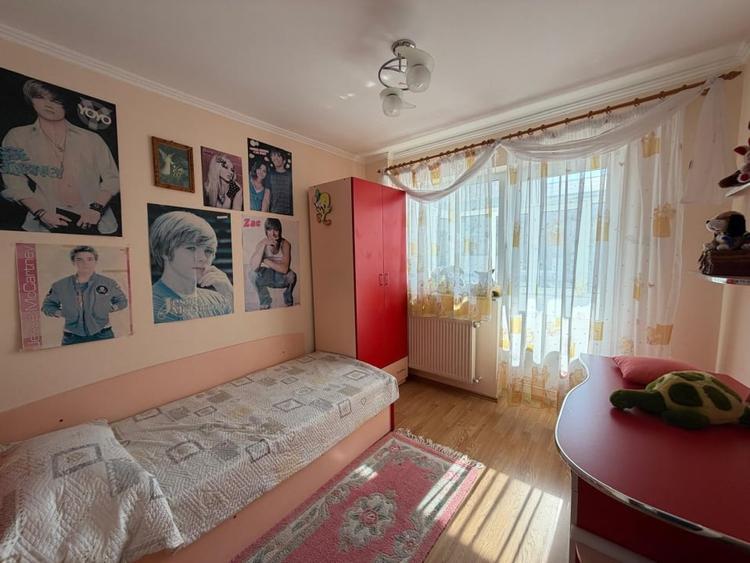 Apartament 4 camere. etj 2,  Radauti - 11