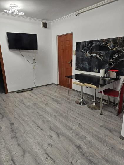 Apartament cu 3 camere decomandat în Tudor