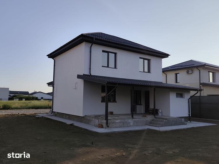 Casă cu 4 camere cu Teren 560 Mp în Tărtășești