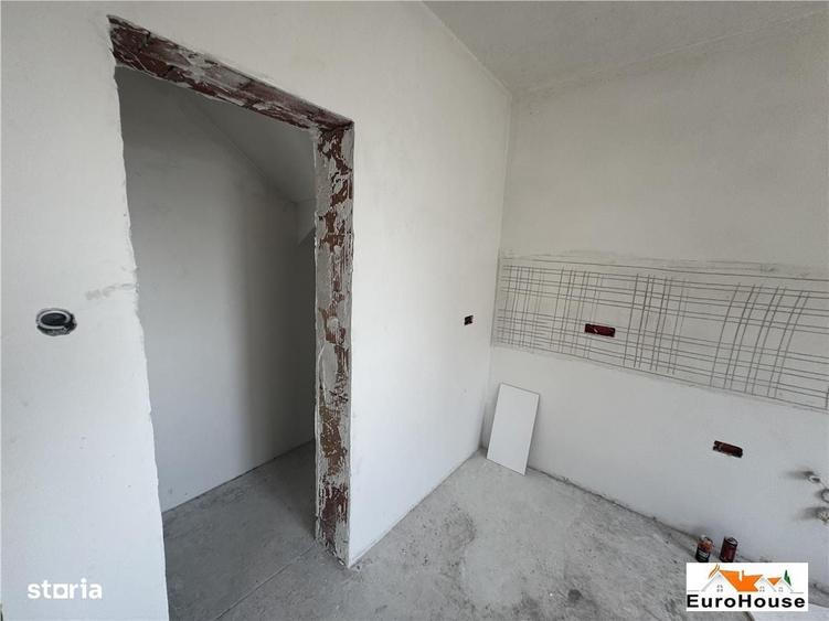 Casă cu 4 camere în Cetate