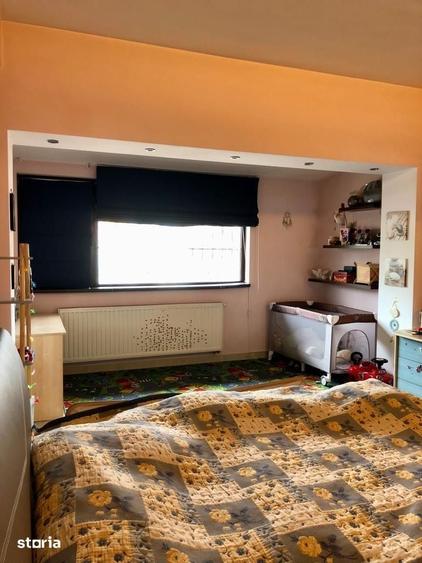 Casă cu 5 camere cu Teren 320 Mp în Vatra Luminoasă