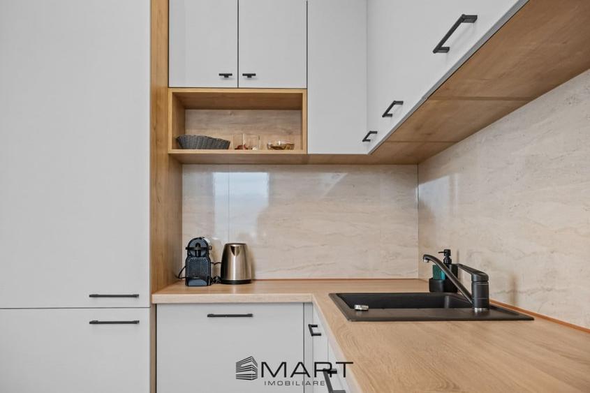 Apartament cu 4 camere decomandat în Tractorul