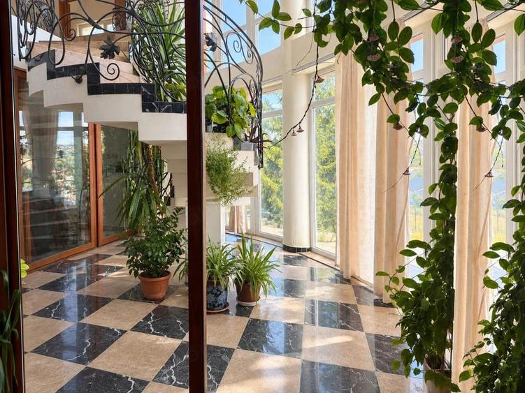 Casă cu 6 camere cu Teren 1000 Mp în Dealuri Oradea