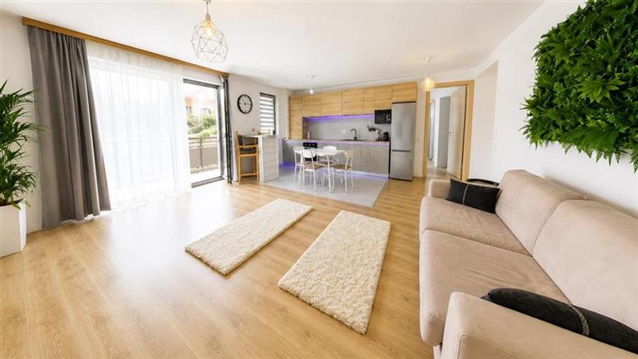 Apartament cu 2 camere decomandat în Tractorul
