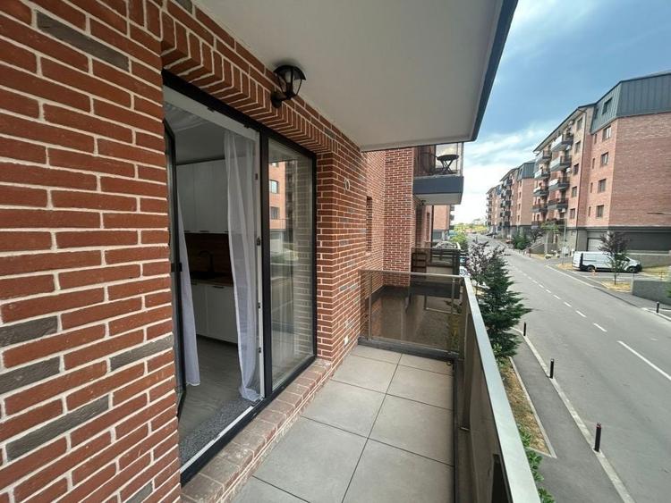 Apartament cu 3 camere semidecomandat, mobilat în Chinteni