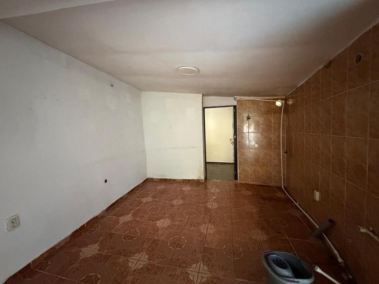 Apartament cu 3 camere semidecomandat în P-ța Unirii