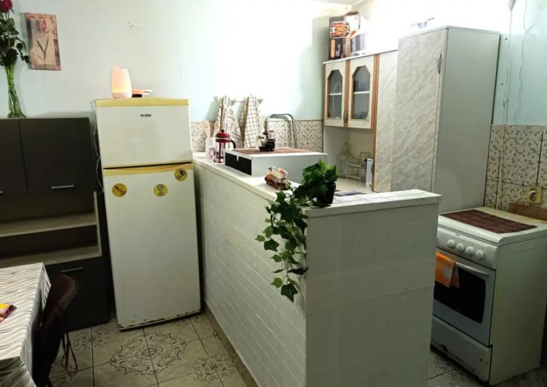 Casă cu 2 camere cu Canalizare în Central