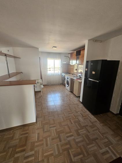 Apartament cu 3 camere decomandat în Uiești