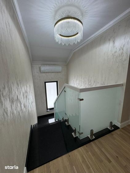 Casă cu 5 camere cu Teren 580 Mp în Central
