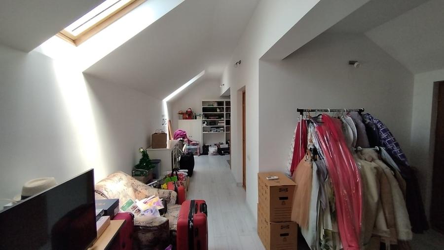 Casă cu 10 camere cu Teren 1881 Mp în Măgurele