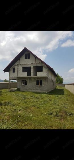 Casă cu Teren 2500 Mp în Răucești