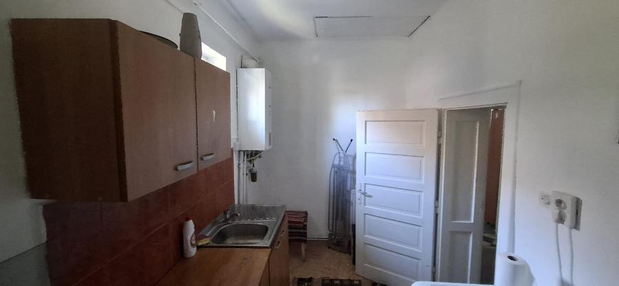Casă individuală cu 3 camere cu Teren 900 Mp în Central