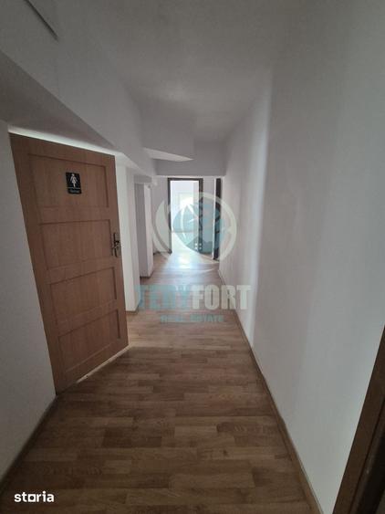 Spațiu comercial, de 400 mp, în Tei