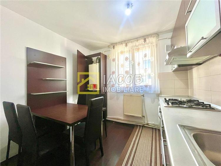 Apartament cu 3 camere decomandat, mobilat în Banca Națională