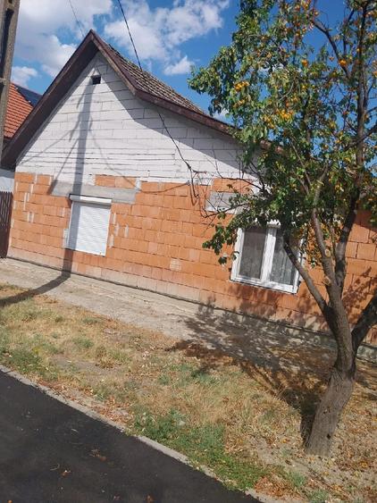 Casă cu 3 camere cu Teren 840 Mp în Central