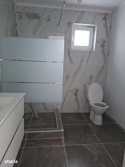 Casă cu 5 camere cu Teren 613 Mp în Malu Mare