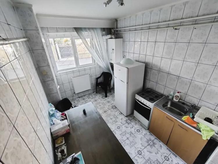 Apartament cu 3 camere decomandat în Port