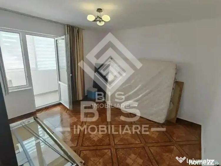 Apartament cu 4 camere decomandat în Independenței
