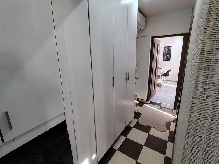 Apartament cu 3 camere decomandat în Berceni