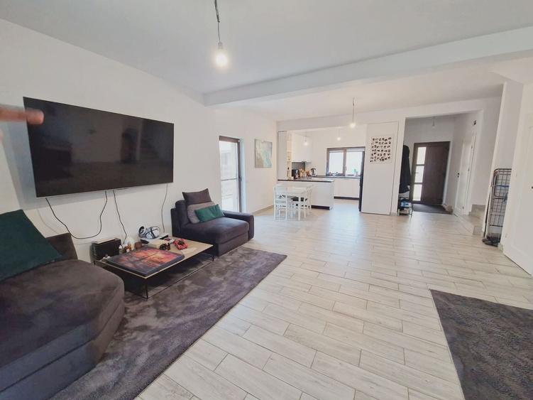 Duplex cu 4 camere cu Canalizare în Dezmir